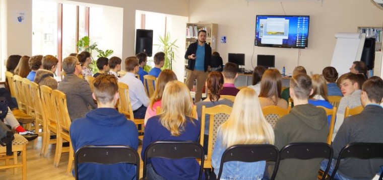 Varėnos jaunimas dalinosi idėjomis savo kraštui ir Lietuvai